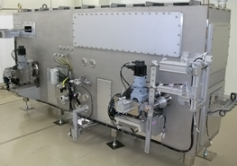 ロール搬送式真空加熱乾燥炉装置