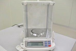 水分測定機　秤